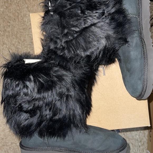 Brand new never worn ugg fur boots - Picture 4 of 7